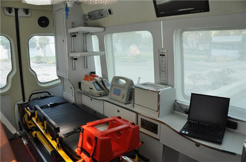 东至县救护车内部